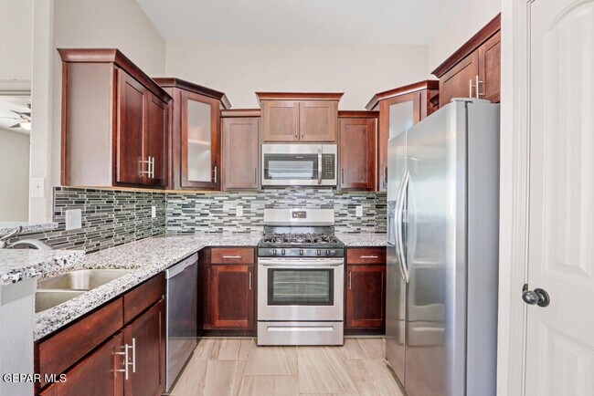 Building Photo - 13960 Lago Vista Ave