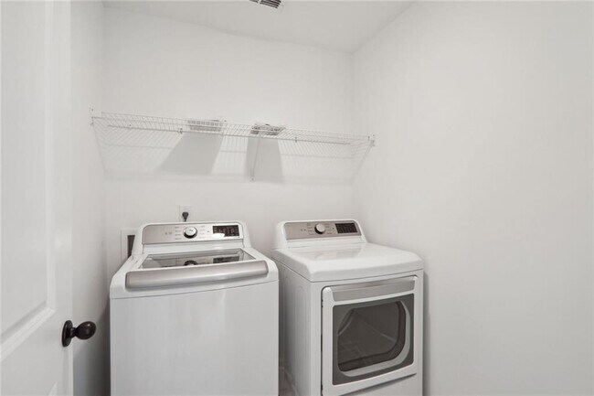 Building Photo - 727 Carmes Dr