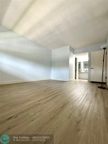 Building Photo - 3200 N Palm Aire Dr