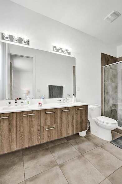 Building Photo - 480 NE 35th Ct