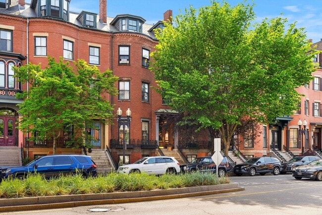 Building Photo - 617 Massachusetts Ave