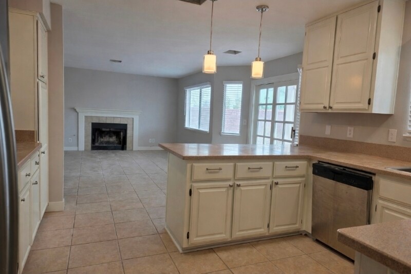 Building Photo - 1834 Escondido Terrace