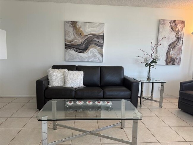 Building Photo - 144 Farnham F