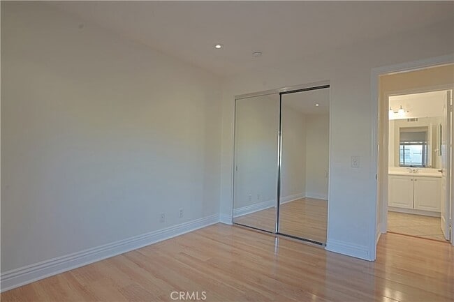 Building Photo - 16 Savona Ct