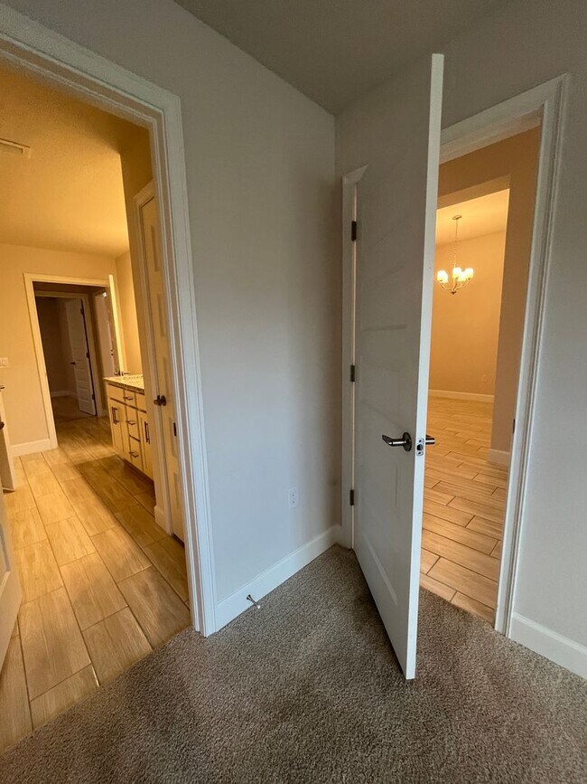 Building Photo - 2567 Averland Lp