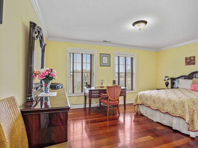 Building Photo - 56 Barholm Ave