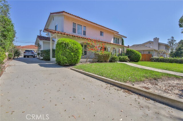 Building Photo - 3744 Pine Ave