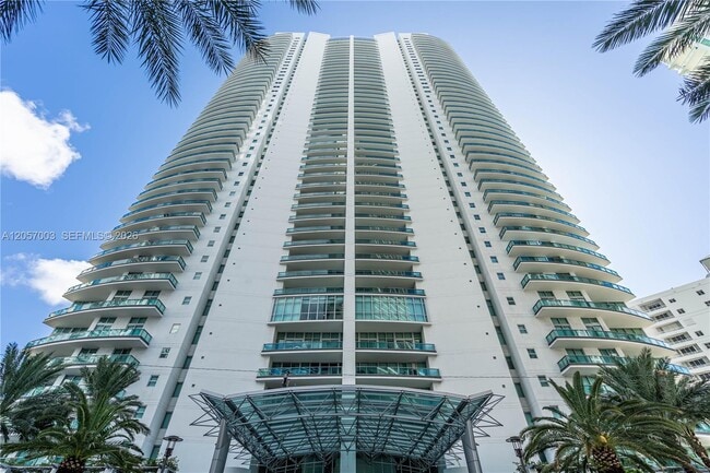 Building Photo - 1331 Brickell Bay Dr