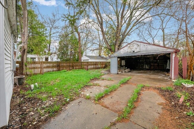 Building Photo - 9090 Stahelin Ave