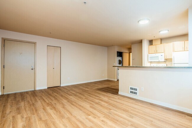 Interior Photo - Hillside 411