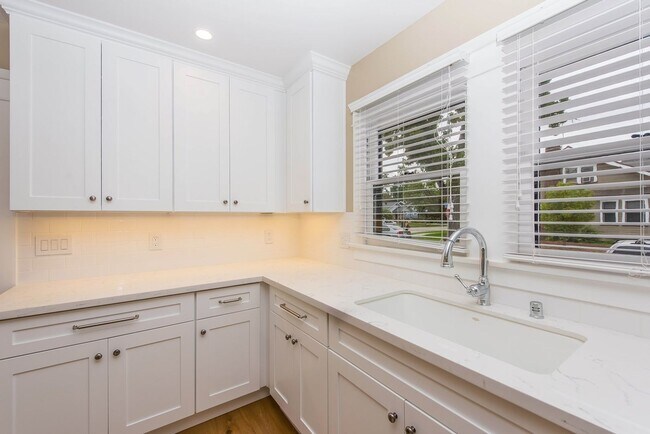 Building Photo - 306 N Shaffer St