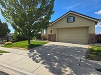 Building Photo - Beautiful single story home with over 1600...