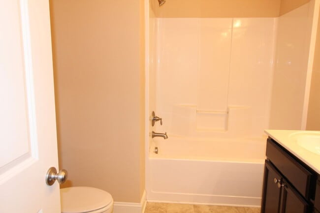 Building Photo - 120 Chandler Dr