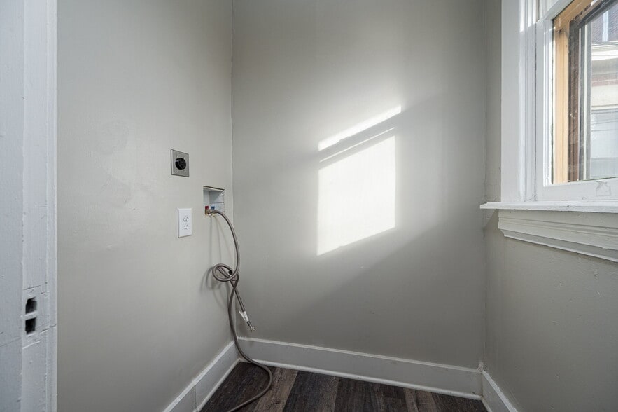 Washer Dryer Area - 1256 Neil Ave
