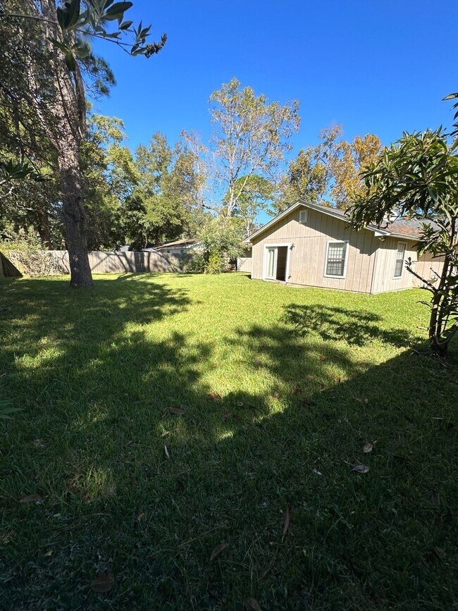 Building Photo - 3 bed, 2 bath house in Killearn- Arbor Hills, Available Now!
