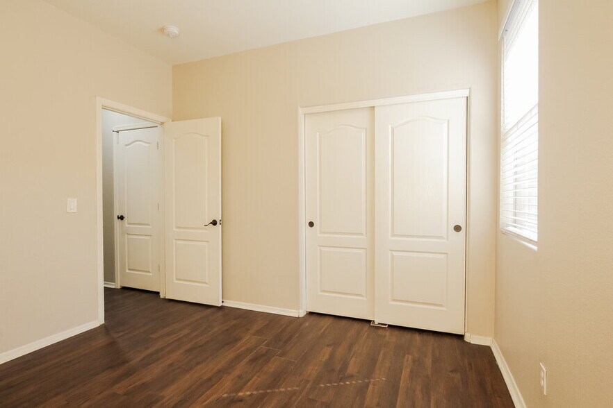 Building Photo - 8724 N 57th Dr