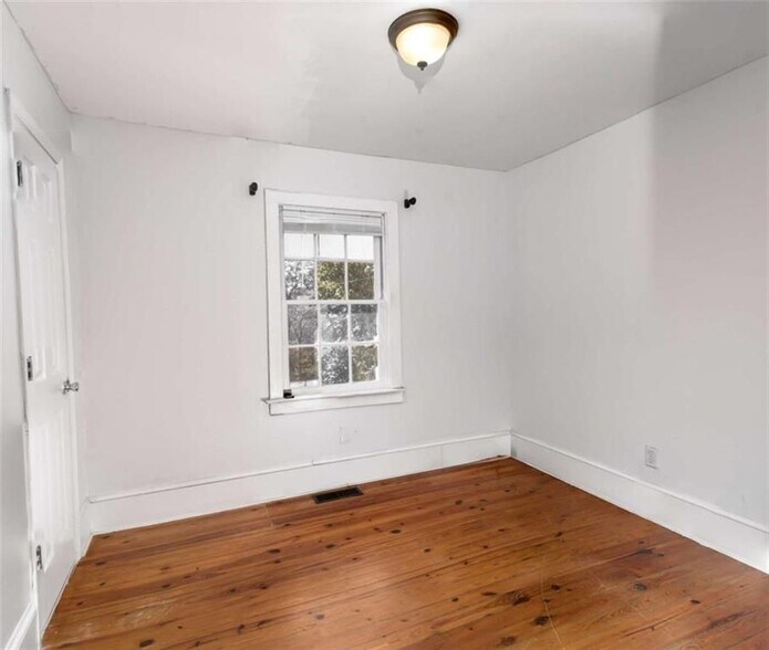 Building Photo - 2344 Ripplewater Dr SE