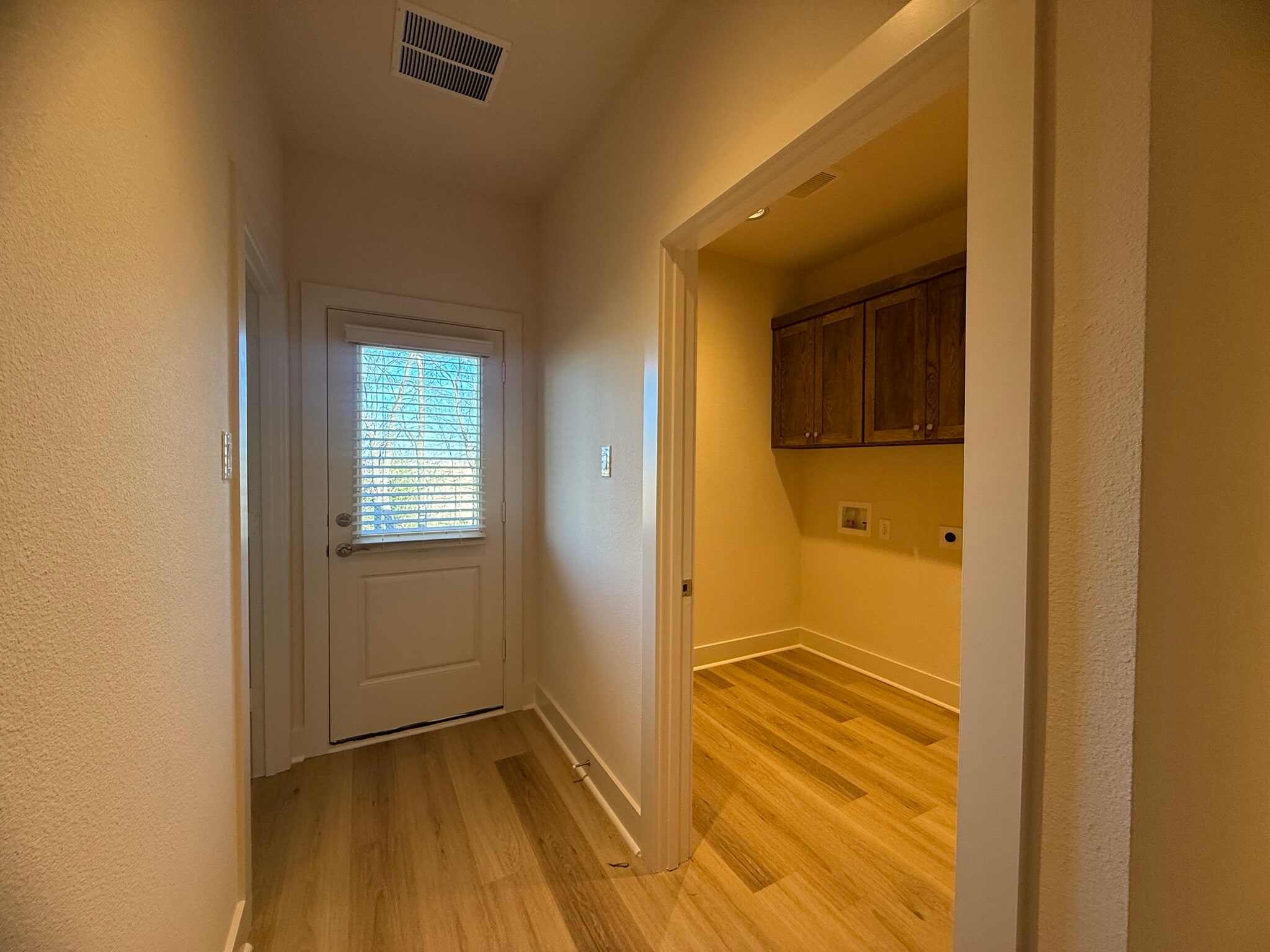 Building Photo - 207 Railroad Ave