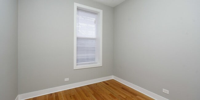 Building Photo - Updated, 1bd/1bth Ukrainian Village, Outdoor Space, Available 5/1!