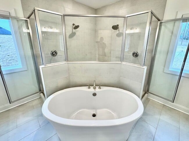 Building Photo - NewburyDr7464