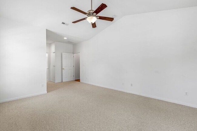 Building Photo - NW Brick Townhome, Granite Counter-Tops, Wood Floors, FP, Garage!