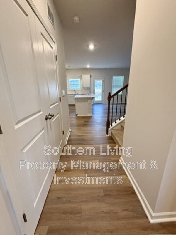 Building Photo - 1413 Secrest Cmns Dr