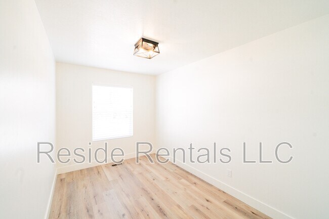 Building Photo - 254 Spring Creek Pky