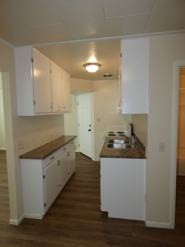 Building Photo - 822 1/2 S C Street **Upstairs Unit **