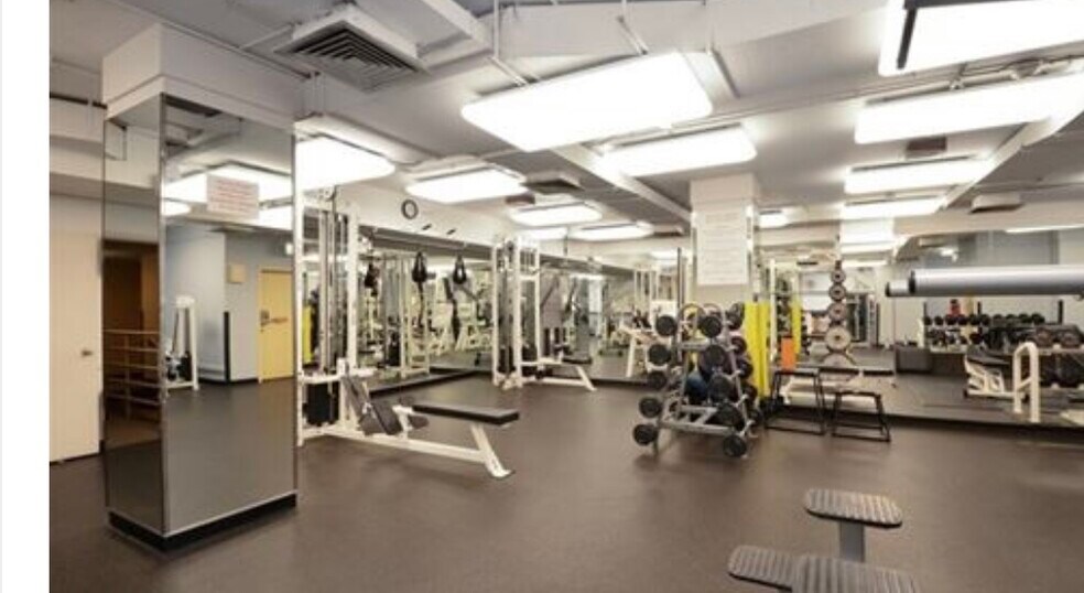 Building Photo - 211 E Ohio St