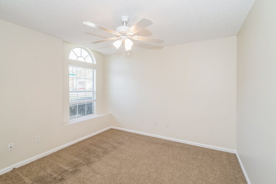 Building Photo - 8059 Carisbrook Ct
