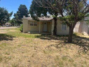 Building Photo - Home near Park!