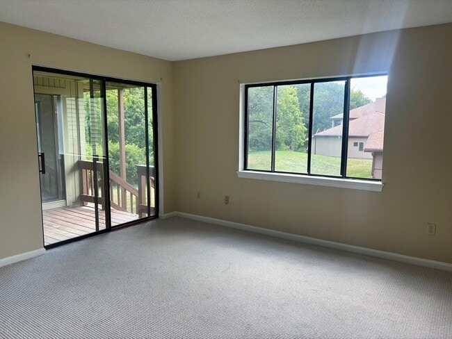 Building Photo - 305 Trailside Way