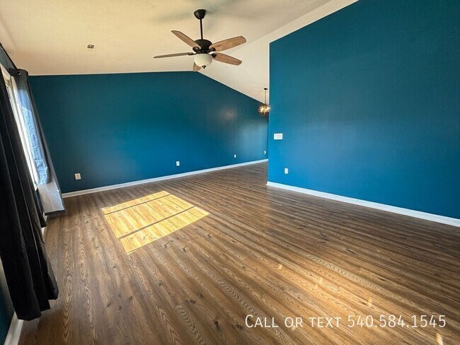 Building Photo - 3615 Ellen Dr