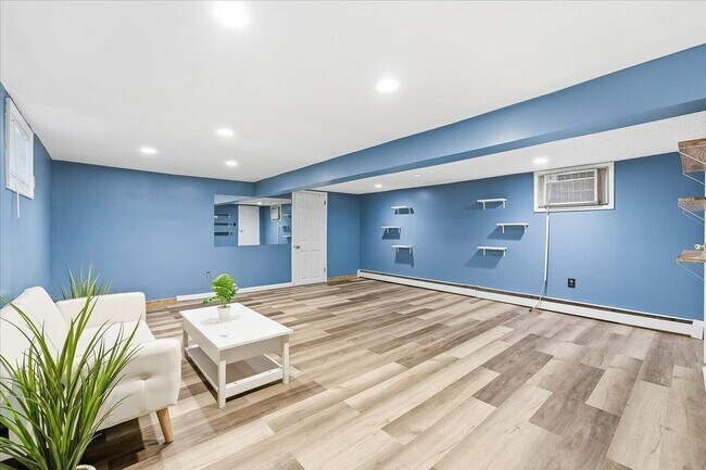 Building Photo - 169 Zabriskie St
