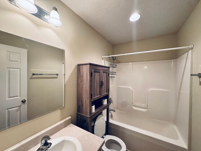 Building Photo - Sterling Park Townhome