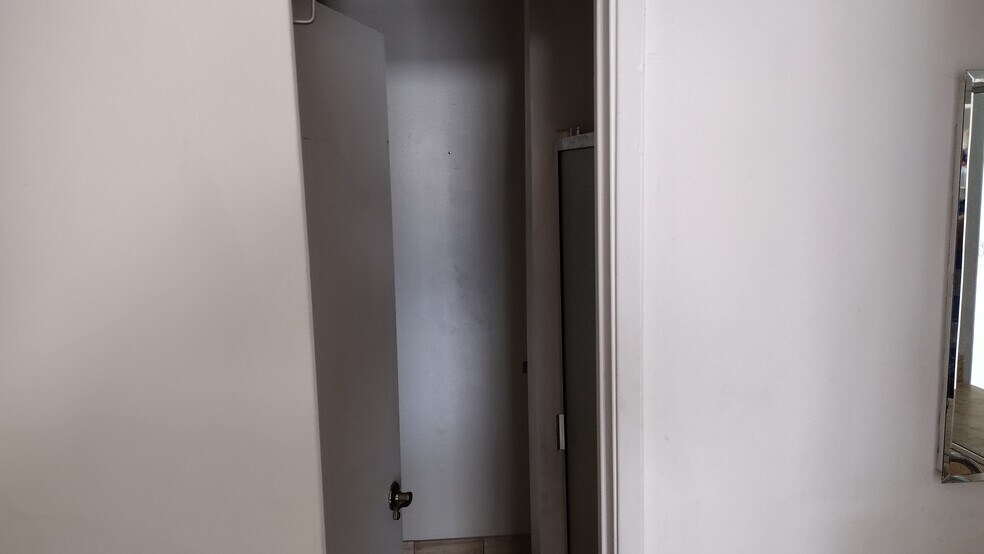 Building Photo - 5460 White Oak Ave