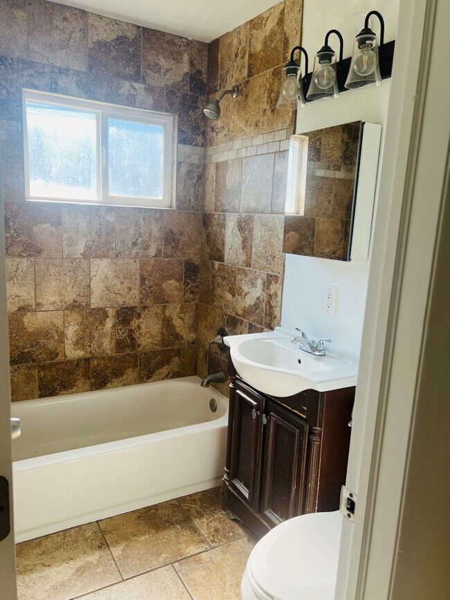 Building Photo - Newly remodeled home, new flooring and paint throughout