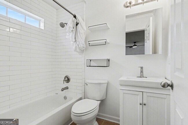 Building Photo - 179 Little St SE