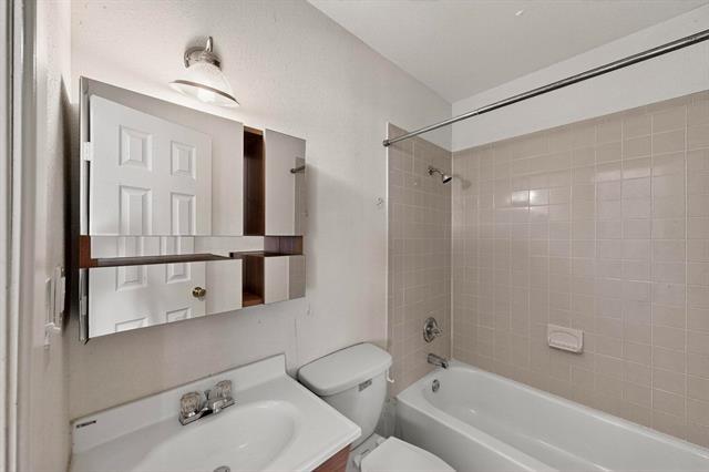 Building Photo - 7637 Val Verde Dr