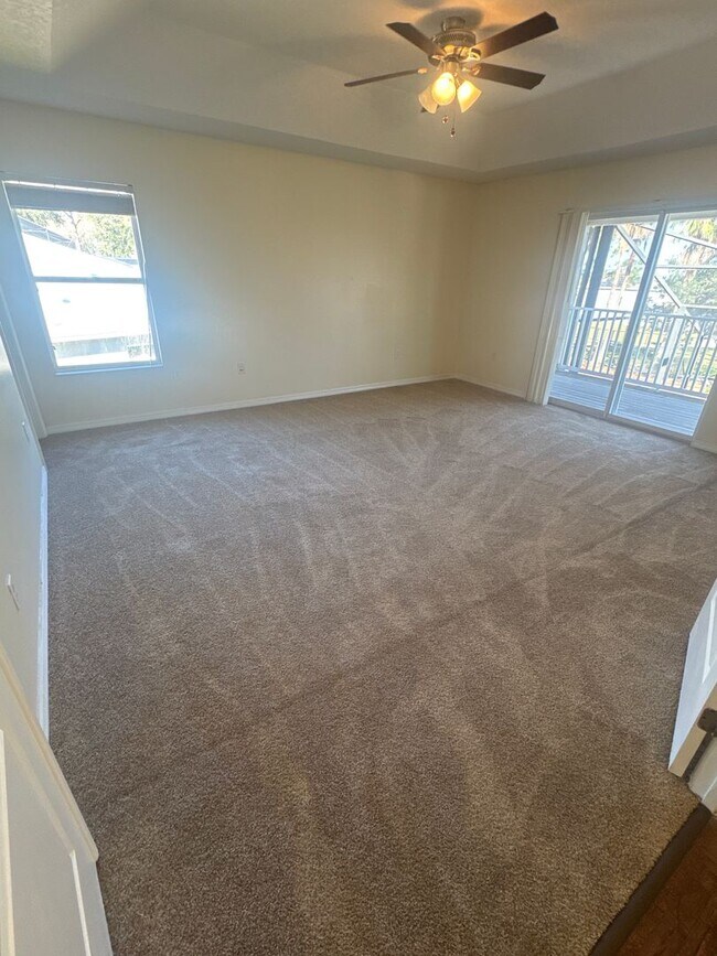 Building Photo - Lovely Large 5/4 Pool Home in West Haven