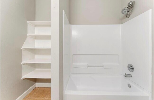 Building Photo - 10910 Woodwind Shadows Dr