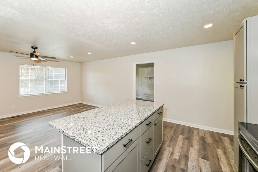 Building Photo - 6704 Bay Cir Dr
