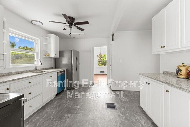 Building Photo - 714 85th St S