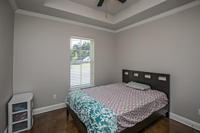 Building Photo - 18310 Timber Oaks Dr