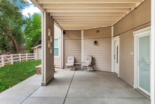 Building Photo - Beautiful and Spacious 4Bd 3.5Bath Home in...