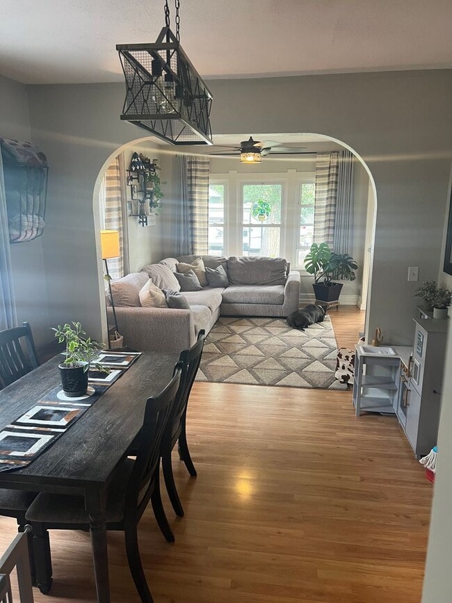 Building Photo - ADORABLE 3 BEDROOM, 1 BATHROOM, SINGLE FAM...