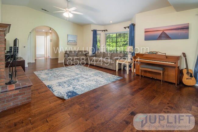 Building Photo - 3 Bedroom 3 Bathroom (+office) in Ramona C...