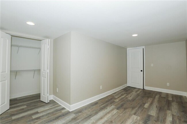 Building Photo - 6581 Wellington Sq