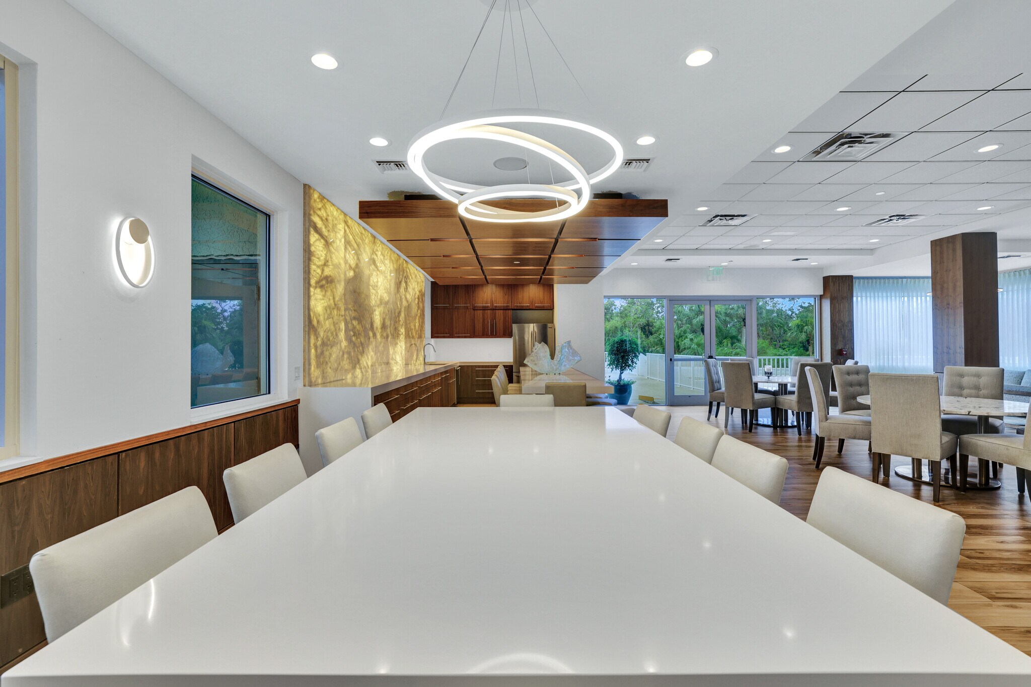 Building Photo - 6361 Pelican Bay Blvd