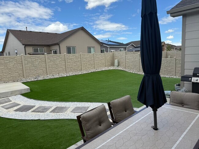 Building Photo - 9958 Golf Crest Dr